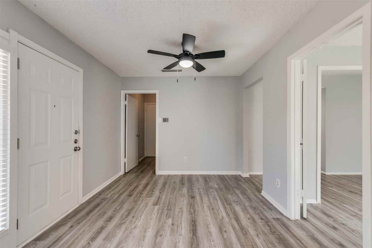 2814 Meadow Park Dr - Photo 2 of 18