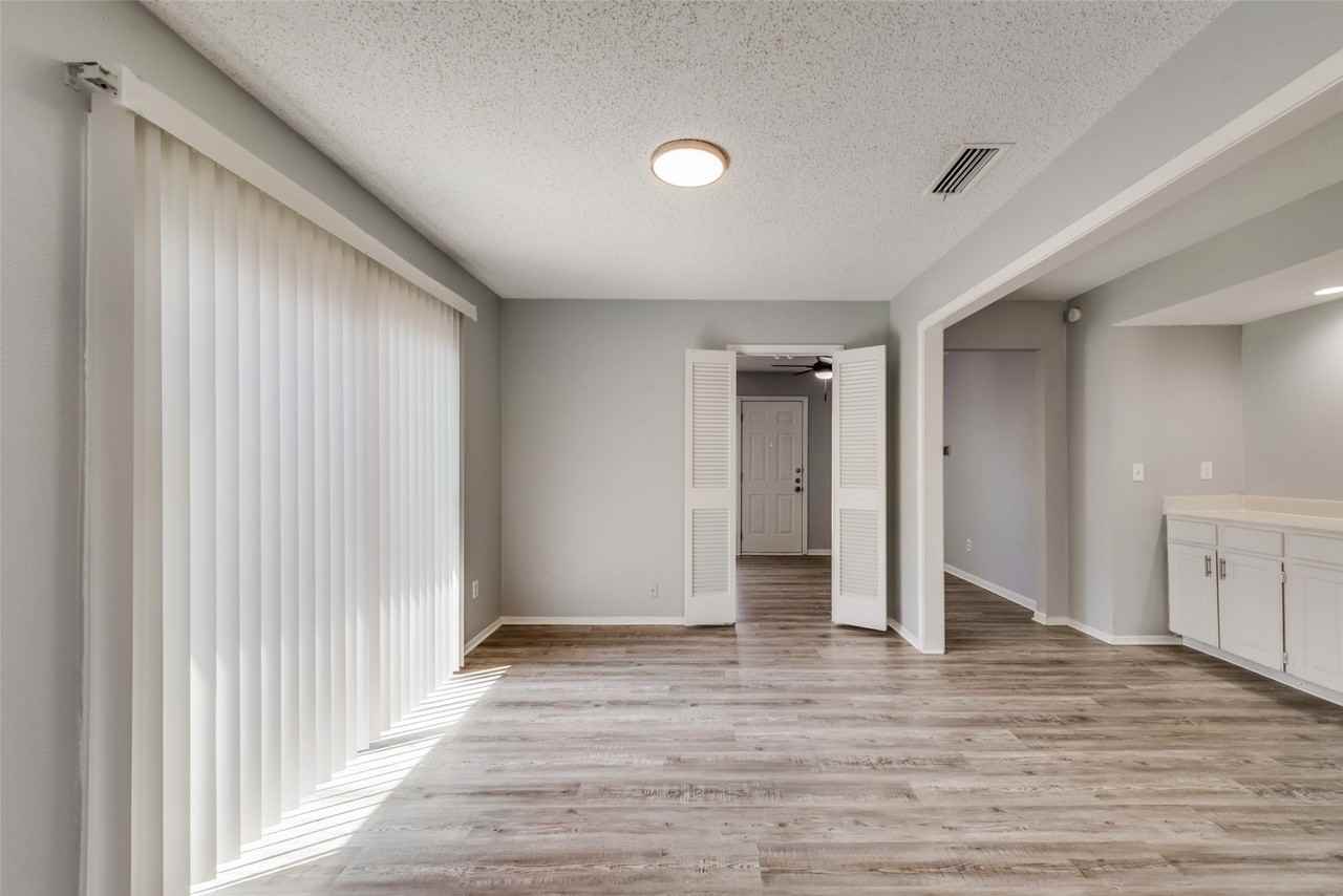 2814 Meadow Park Dr - Photo 5 of 18