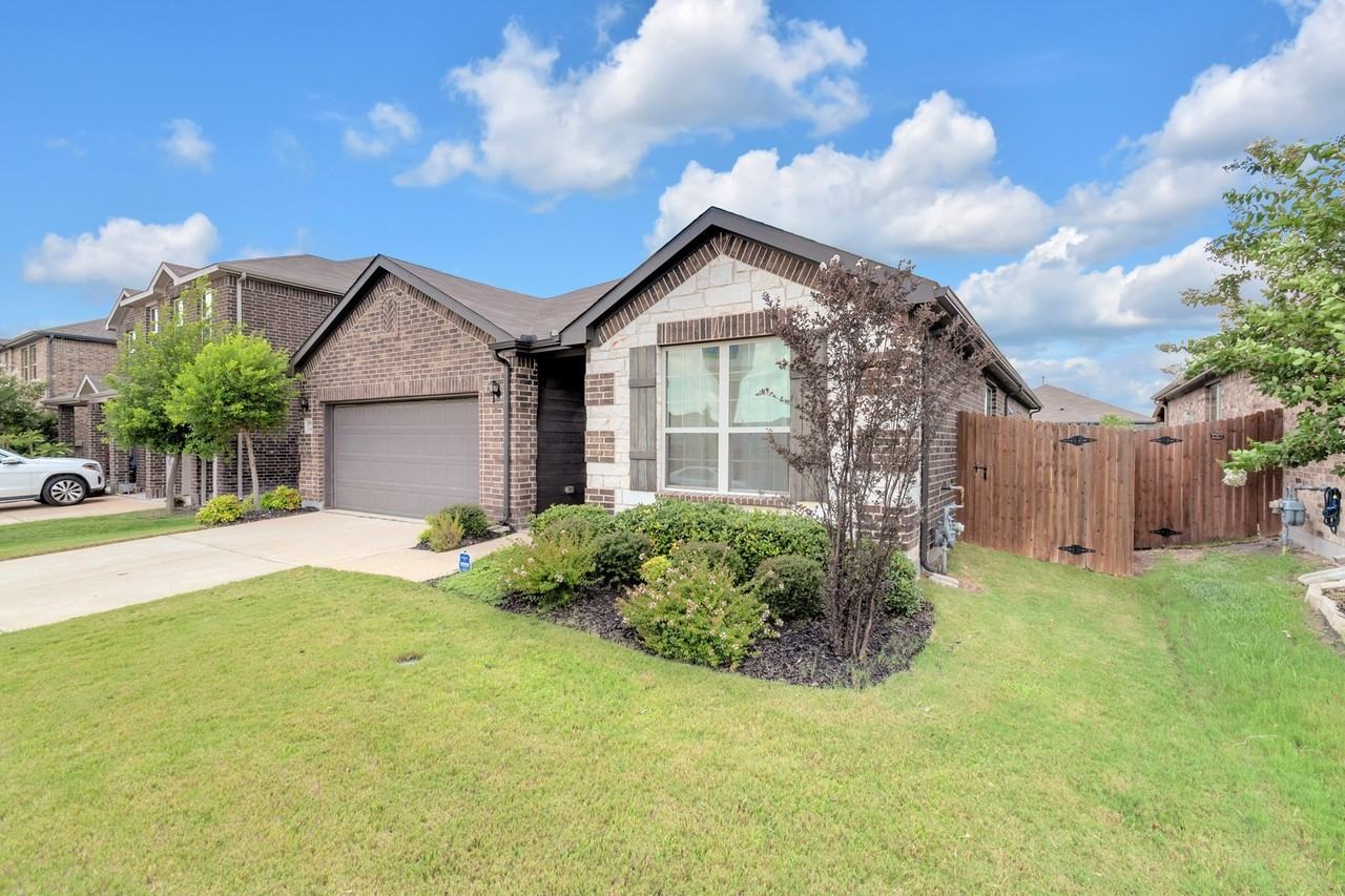 3140 Blacksmith Ln - Photo 2 of 26