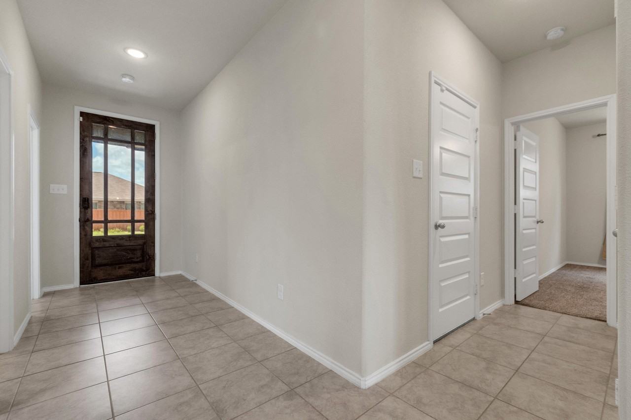 3140 Blacksmith Ln - Photo 4 of 26