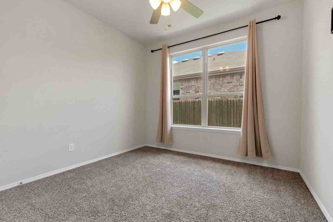 3140 Blacksmith Ln - Photo 5 of 26