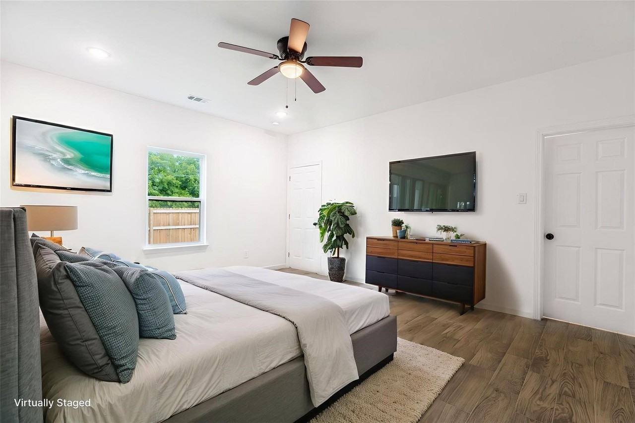 4709 Lee St - Photo 5 of 7