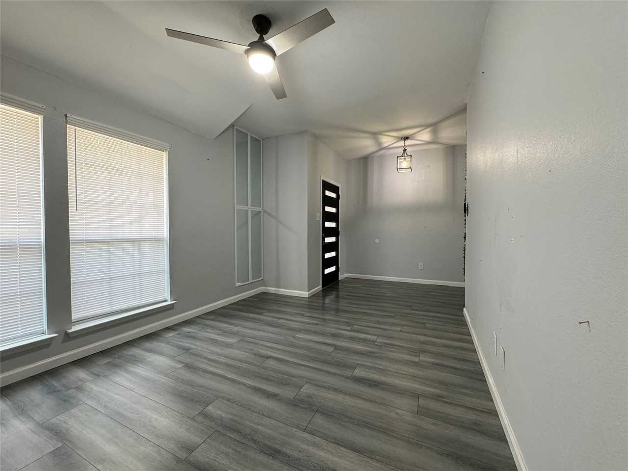 2303 Mackinac Dr - Photo 3 of 15