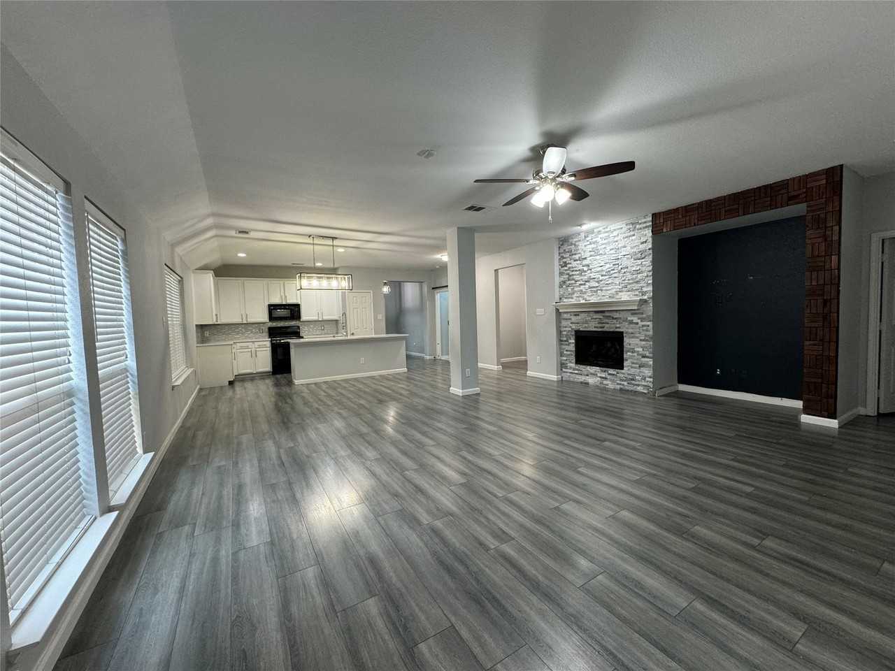 2303 Mackinac Dr - Photo 6 of 15