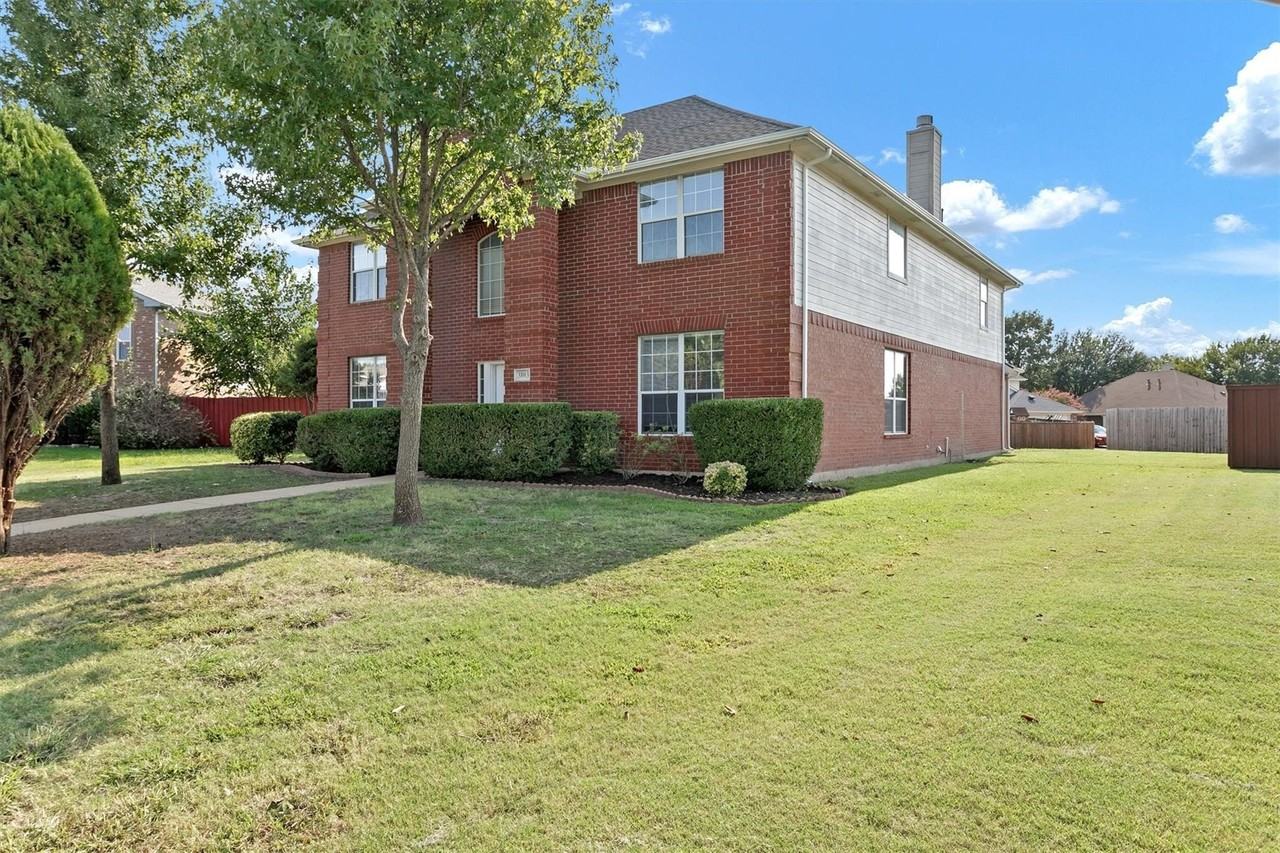 3803 Farmington Dr - Photo 3 of 25
