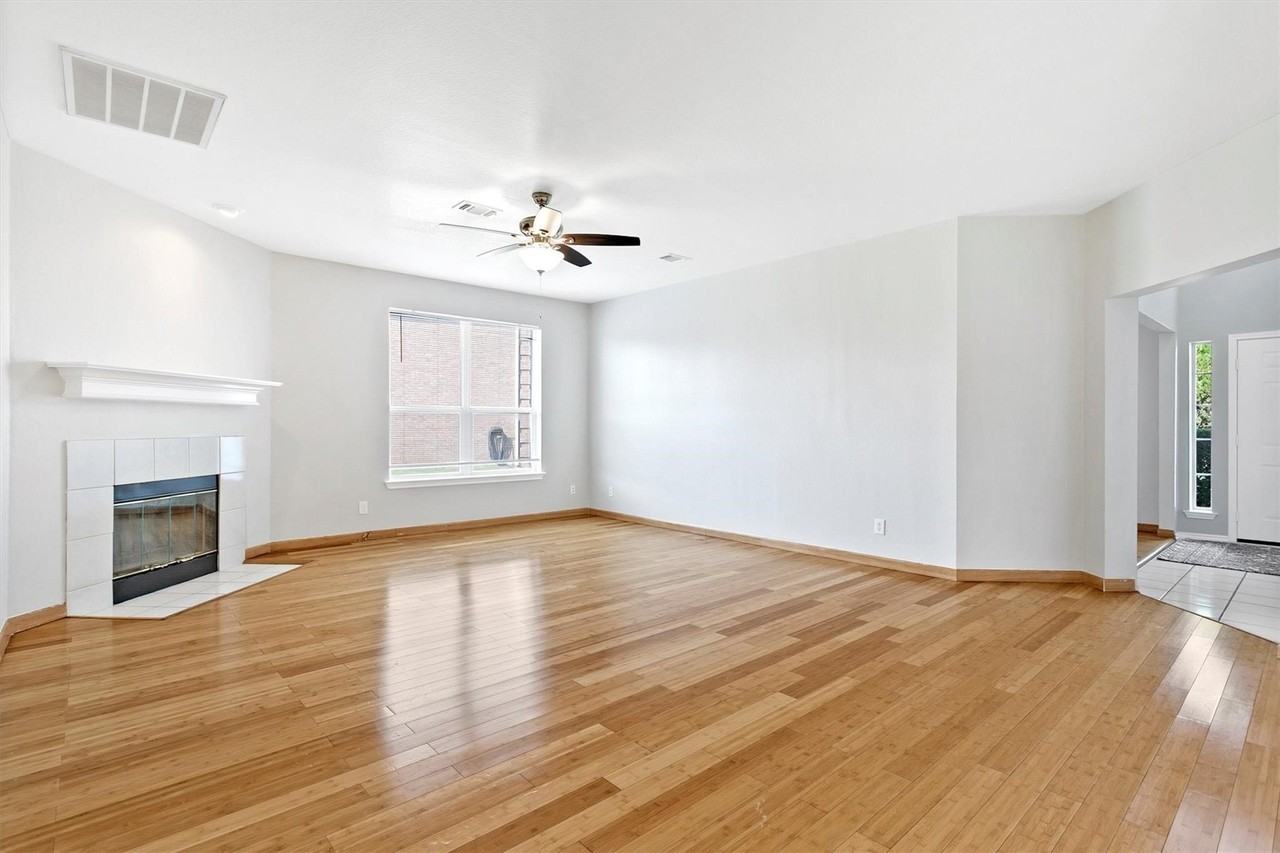 3803 Farmington Dr - Photo 6 of 25