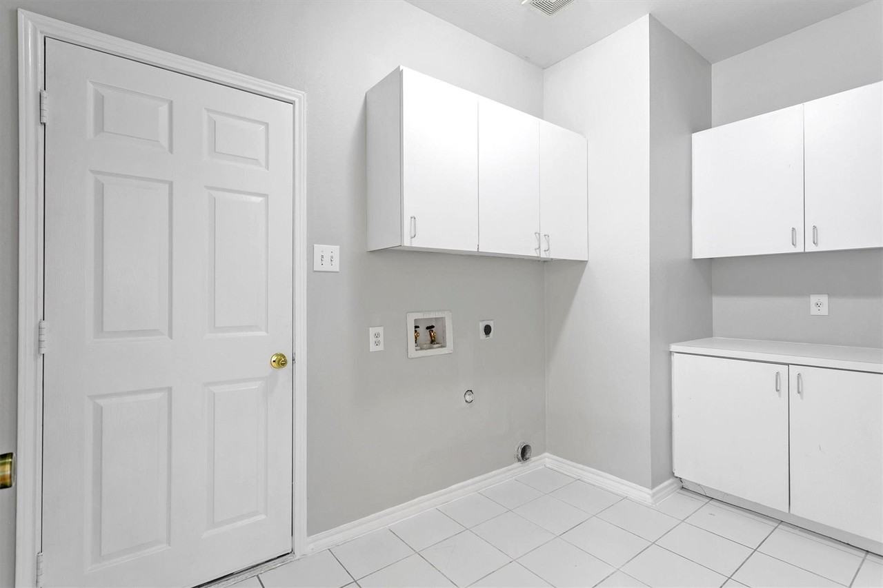 3803 Farmington Dr - Photo 7 of 25