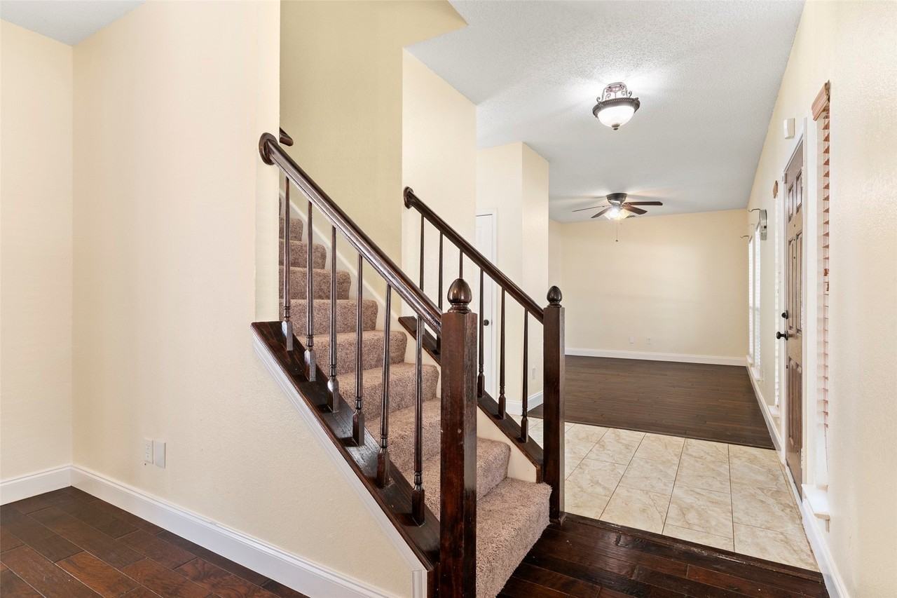 2522 Primrose Ln - Photo 4 of 36