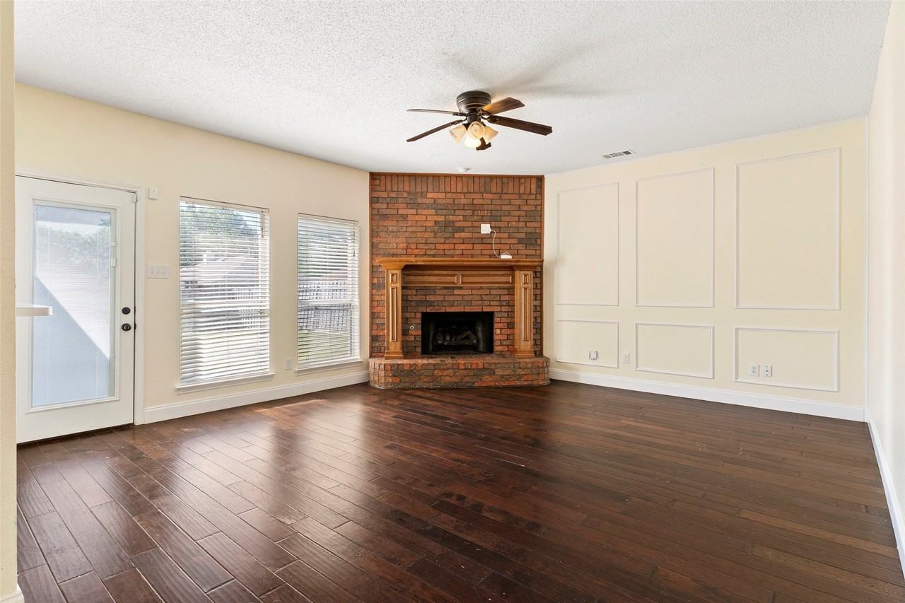 2522 Primrose Ln - Photo 5 of 36