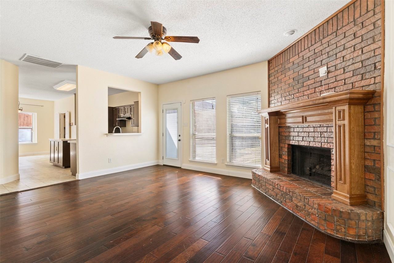 2522 Primrose Ln - Photo 6 of 36