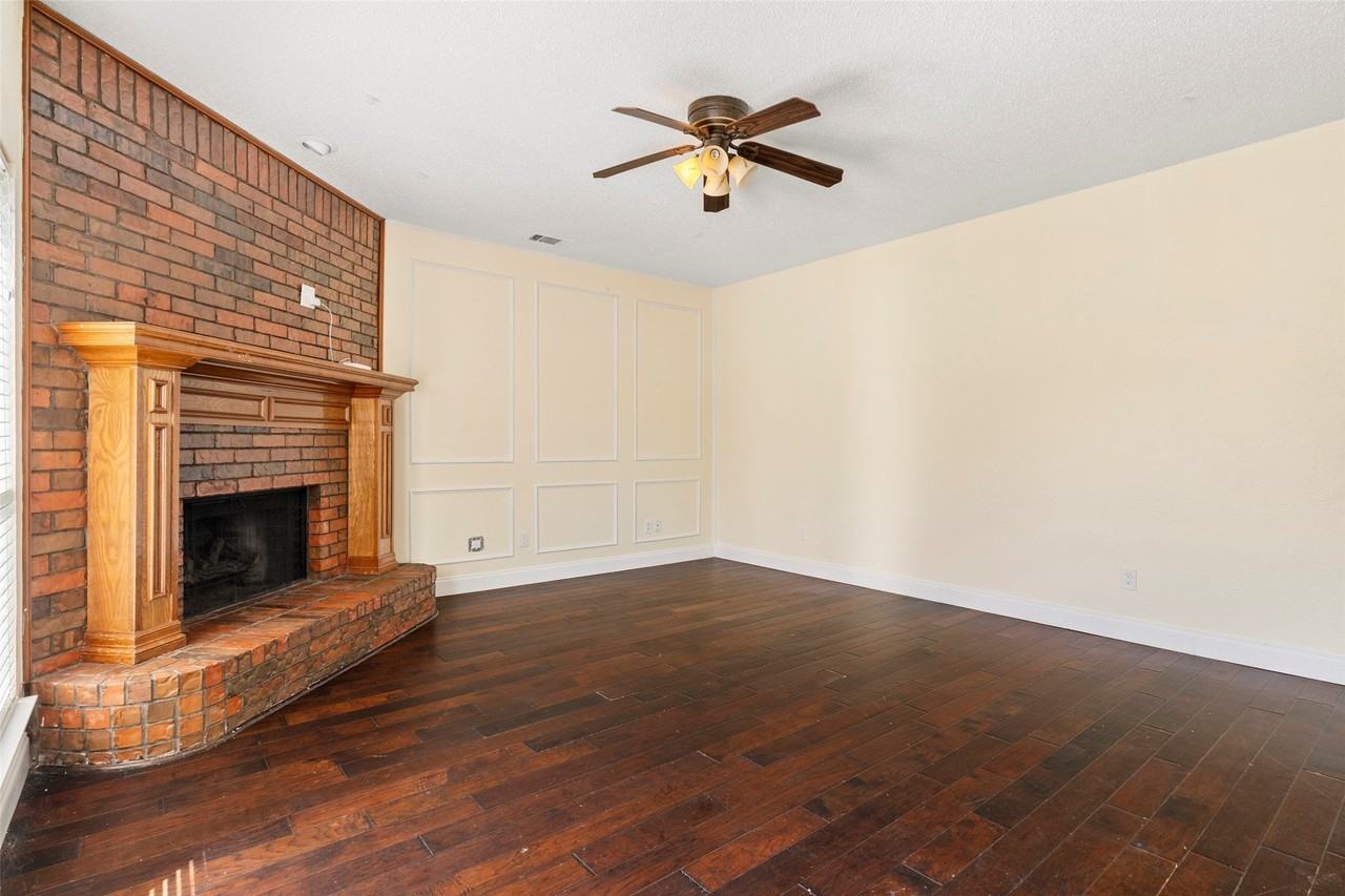 2522 Primrose Ln - Photo 7 of 36