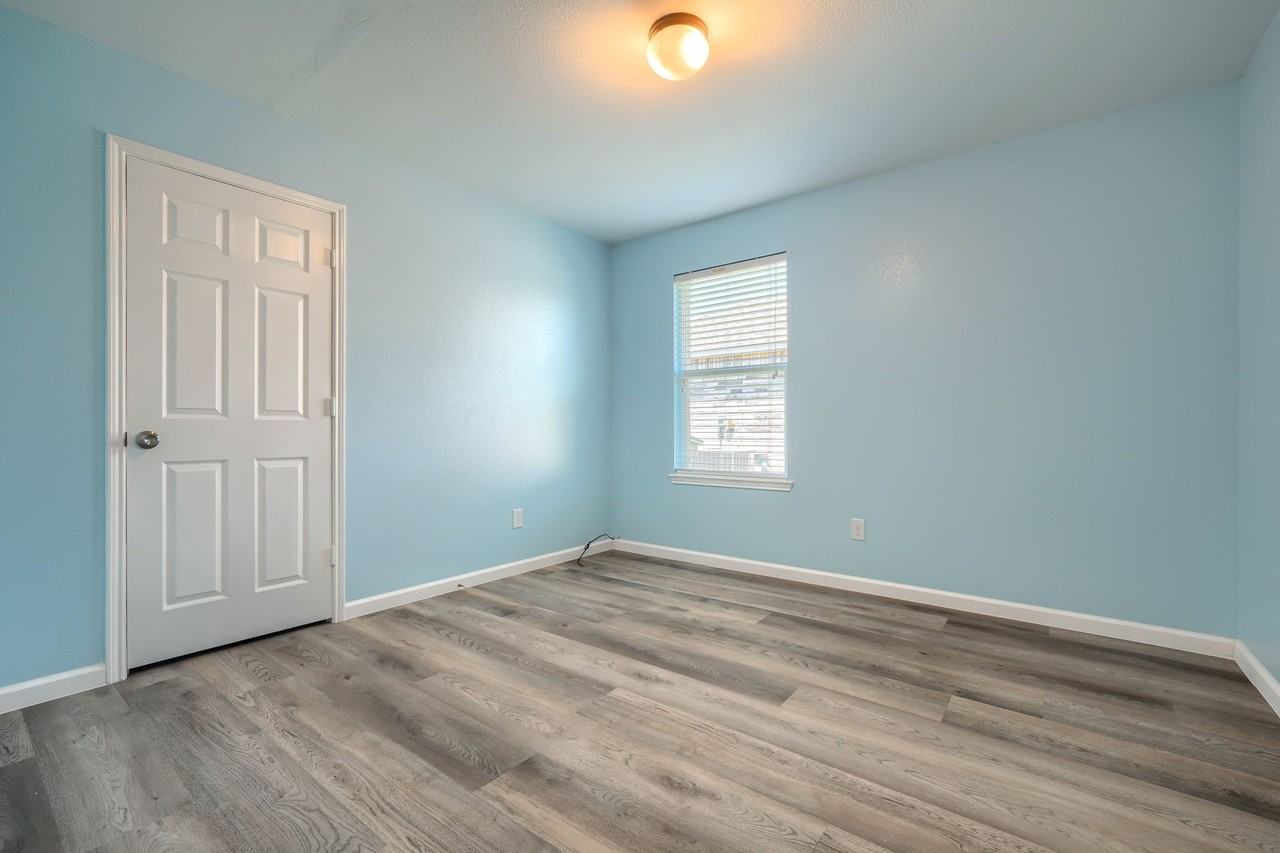 14713 Brandon Dr - Photo 5 of 23