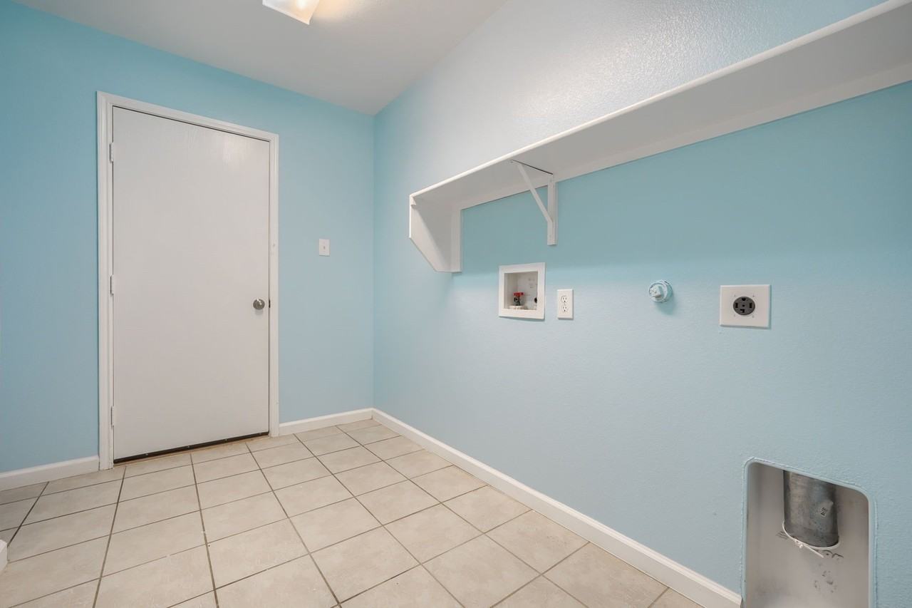 14713 Brandon Dr - Photo 6 of 23