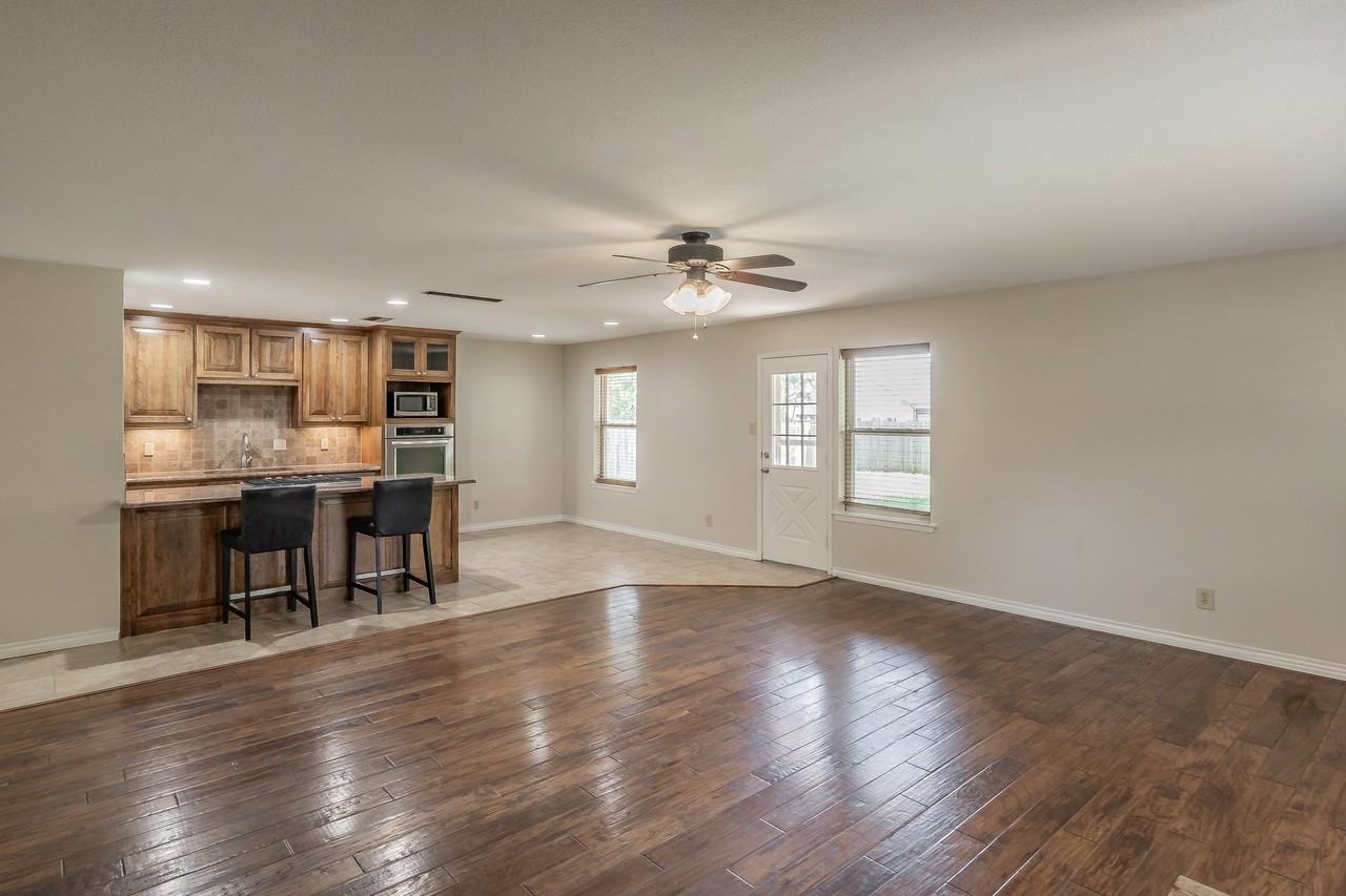 3609 Spring Meadow Ln - Photo 4 of 32
