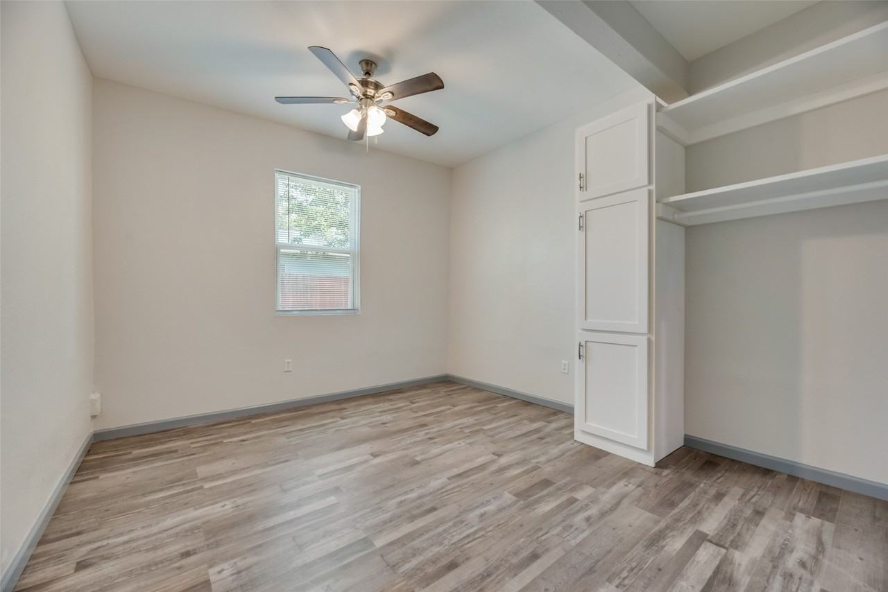 2210 Manor St - Photo 4 of 13