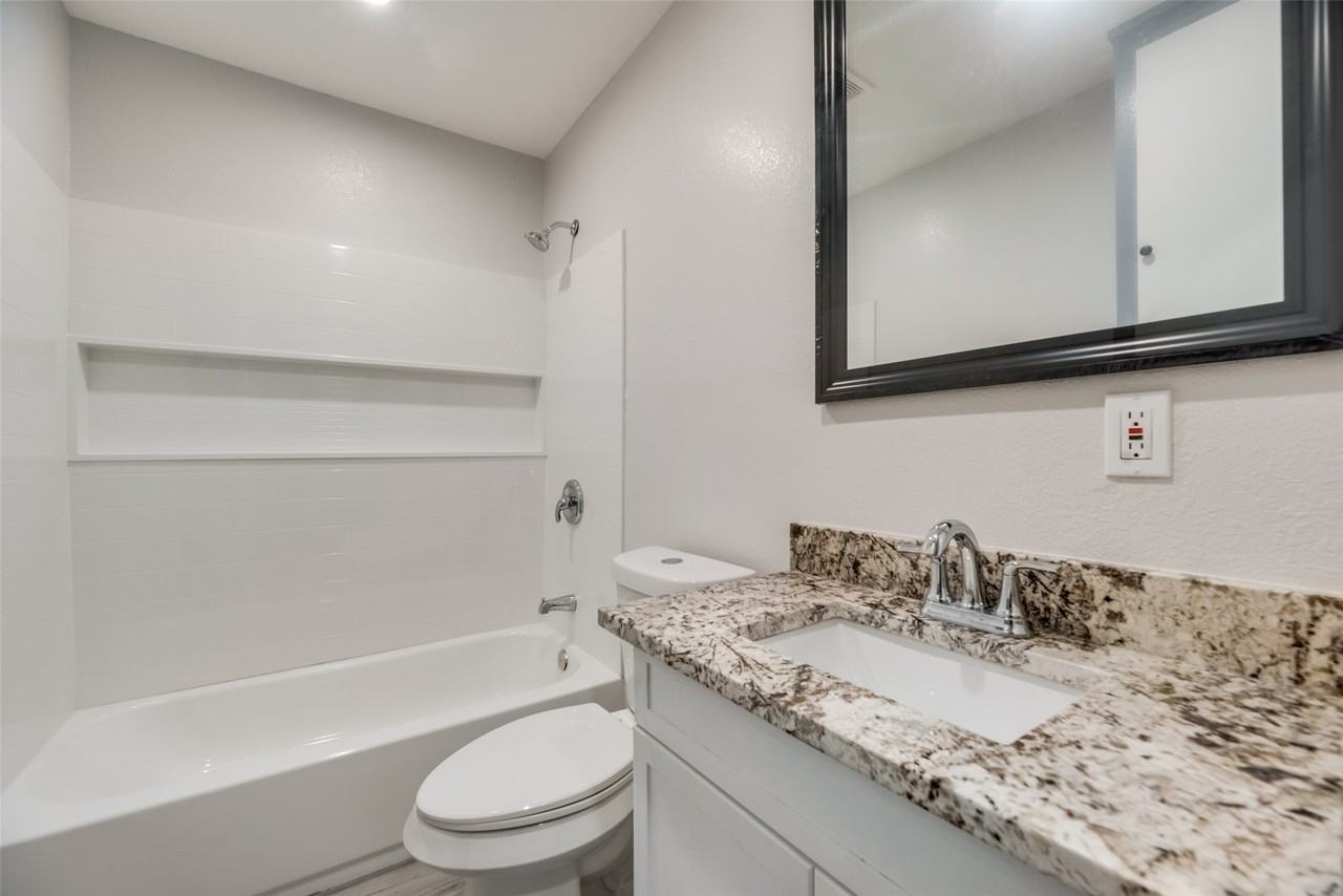 2210 Manor St - Photo 6 of 13