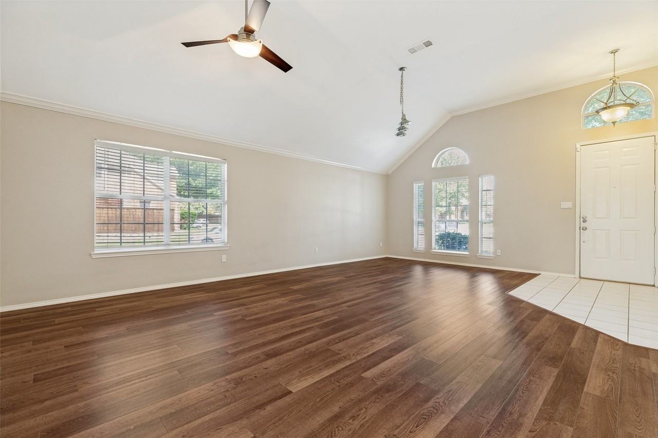 2517 Vail Dr - Photo 2 of 12