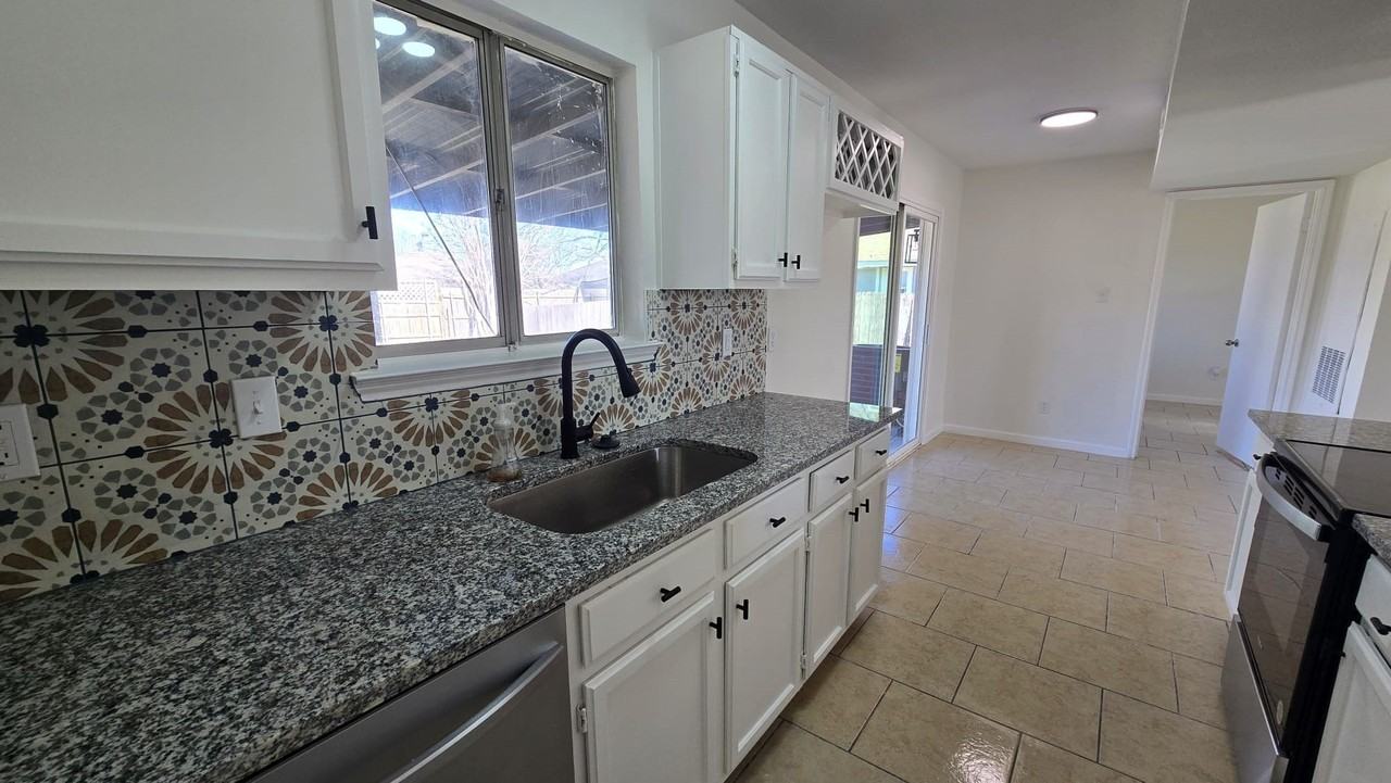 5620 Stone Meadow Ln - Photo 5 of 21