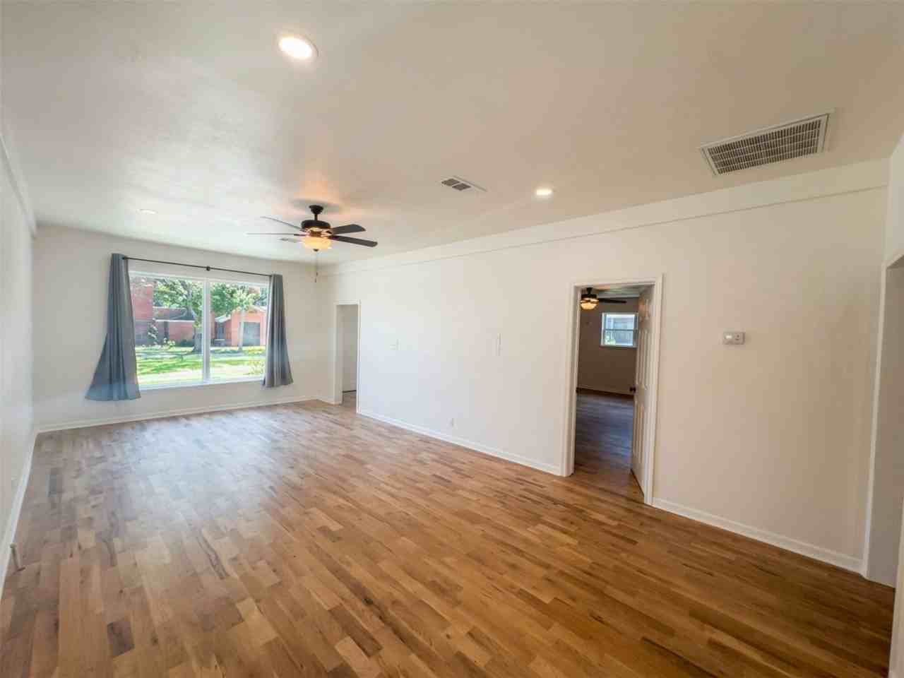 2011 N Houston St - Photo 7 of 38