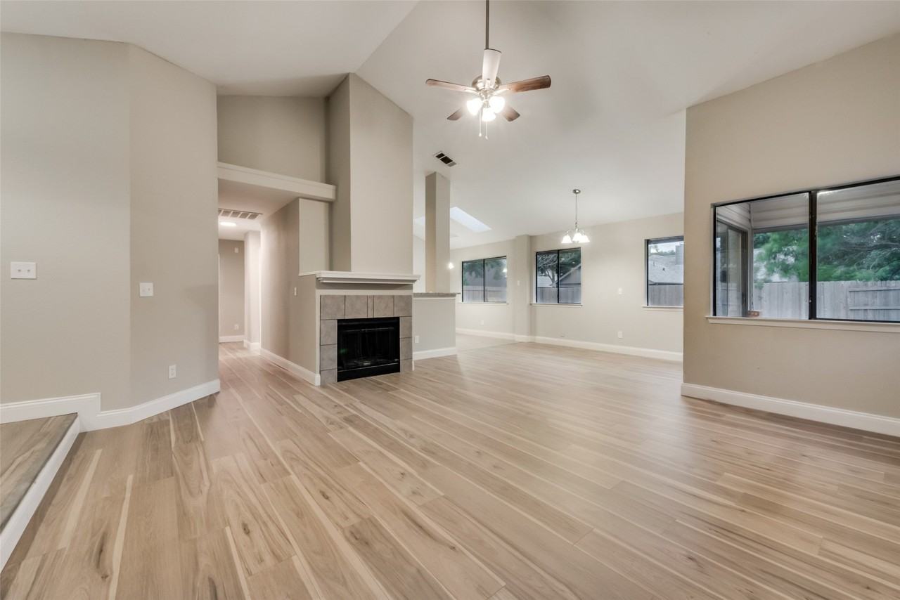 3301 Cliffview Dr - Photo 3 of 23