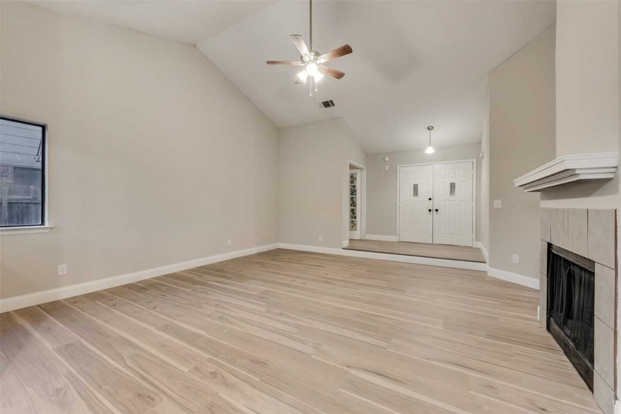 3301 Cliffview Dr - Photo 4 of 23