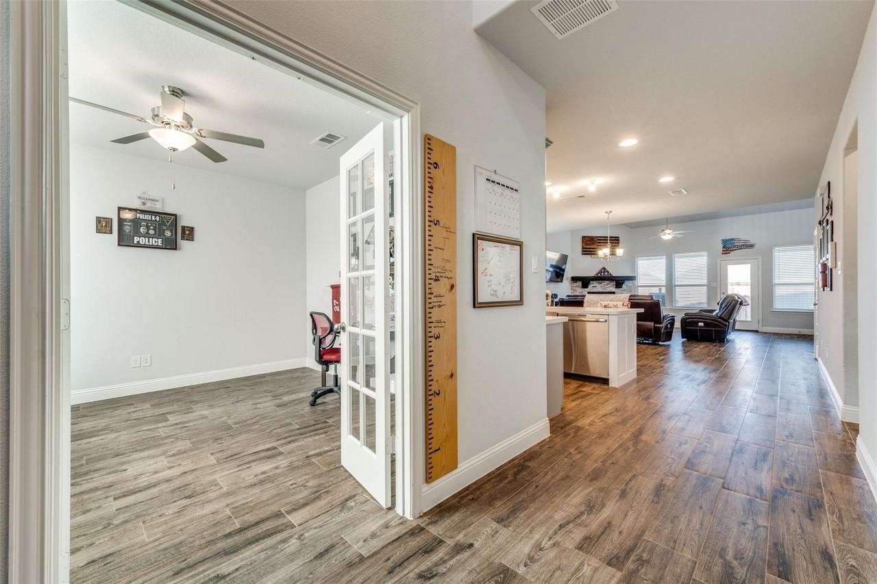 5490 Peregrine Ln - Photo 2 of 20