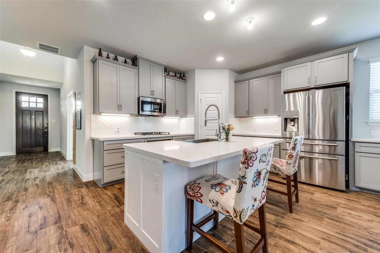 5490 Peregrine Ln - Photo 3 of 20