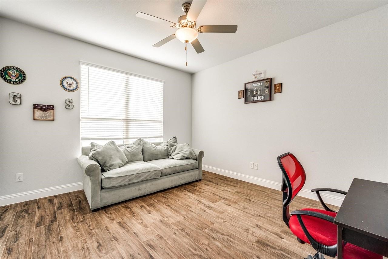 5490 Peregrine Ln - Photo 5 of 20