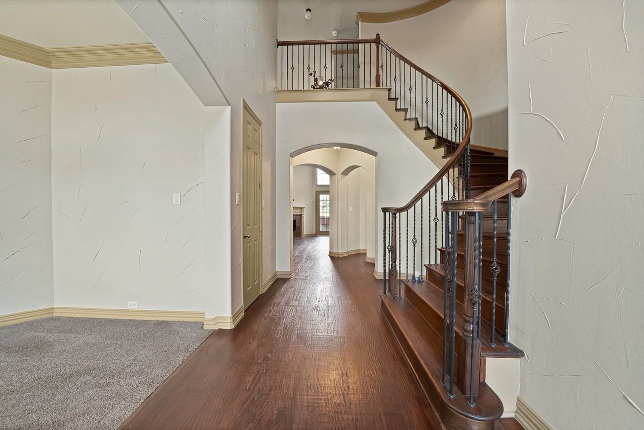 2245 Homestead Ln - Photo 3 of 39