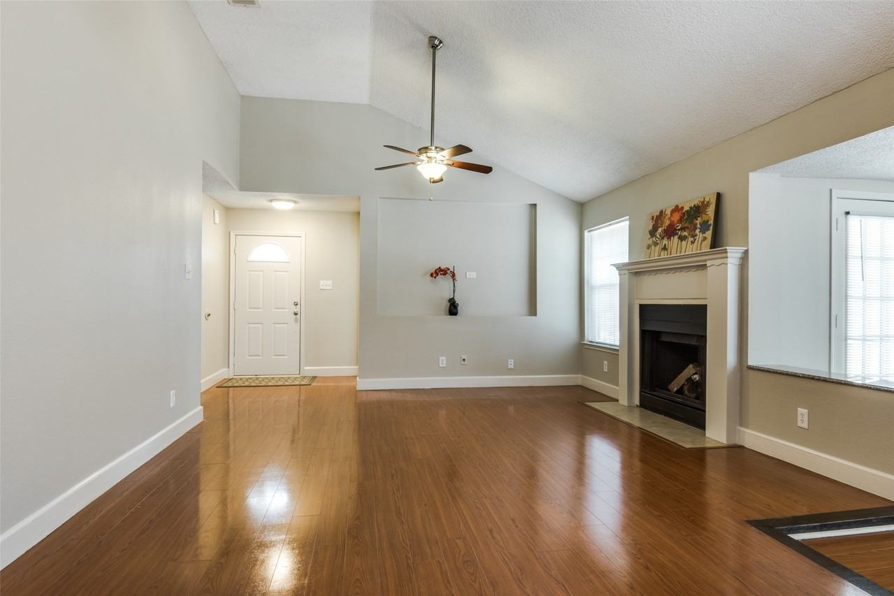 1461 Javelin Way - Photo 4 of 14