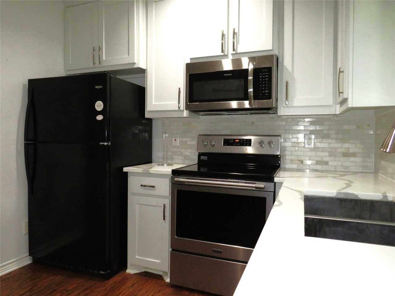 818 Thomas St - Photo 2 of 22