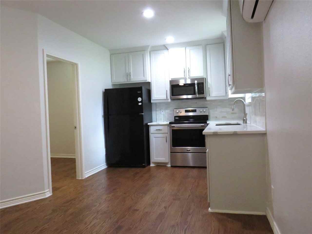 818 Thomas St - Photo 5 of 22
