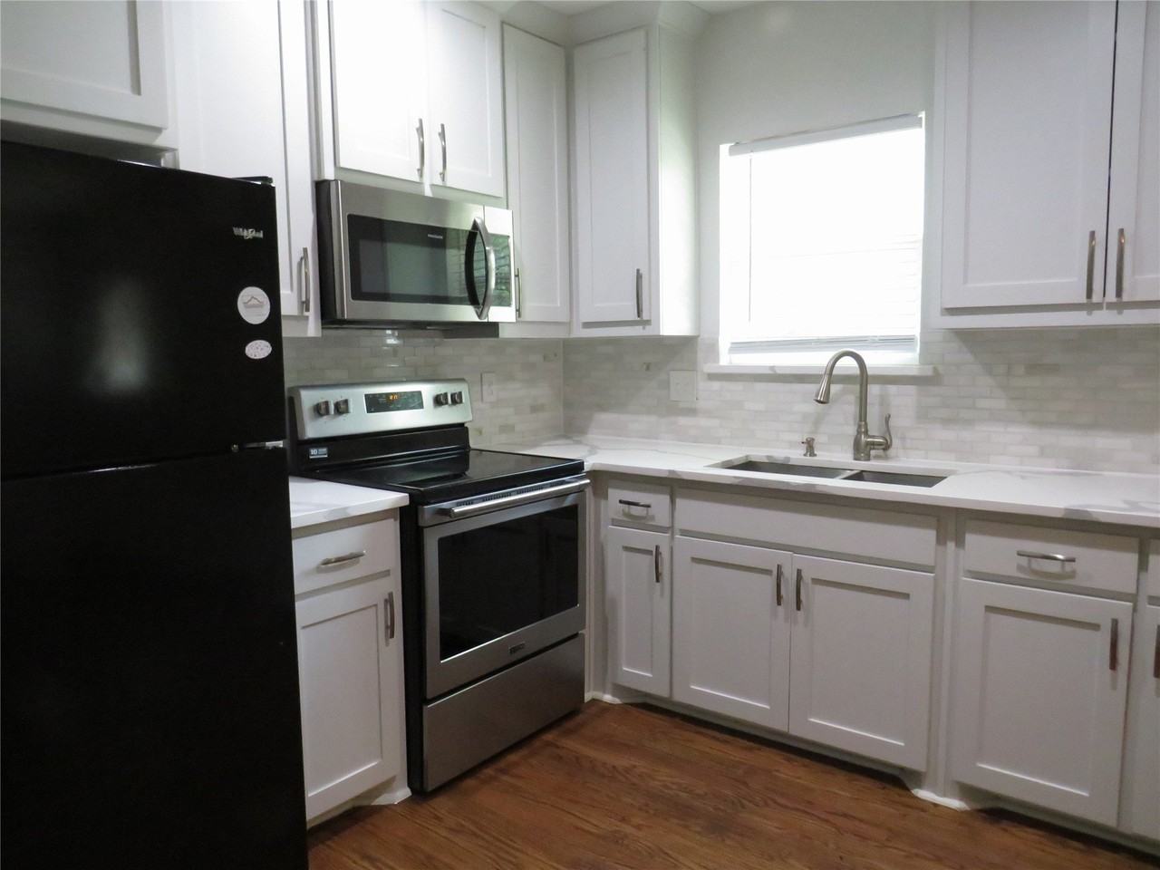 818 Thomas St - Photo 6 of 22