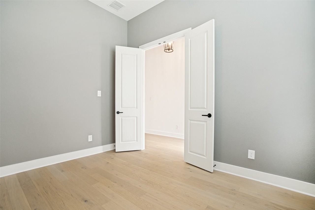 16317 Renault St - Photo 5 of 25