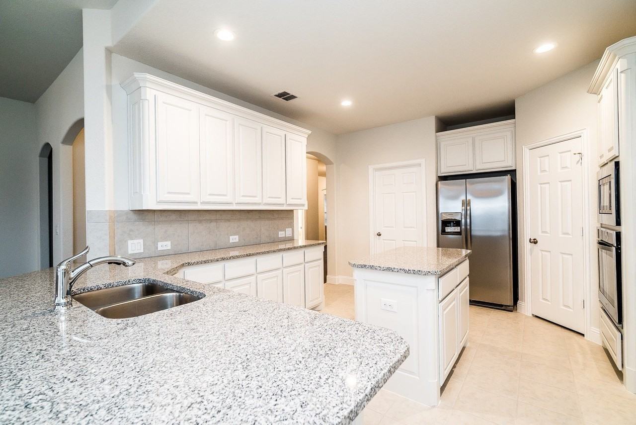 3816 Walden Dr - Photo 4 of 36