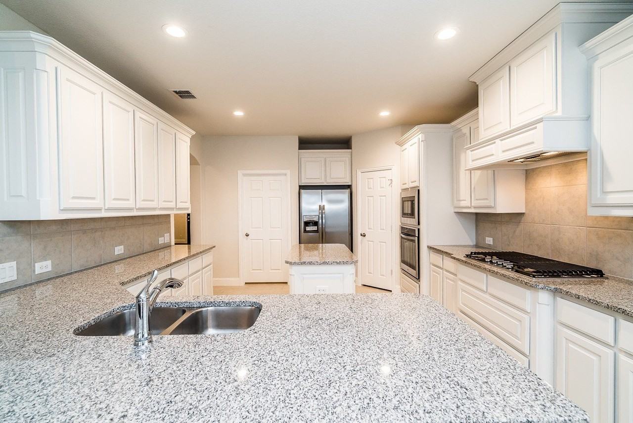 3816 Walden Dr - Photo 5 of 36