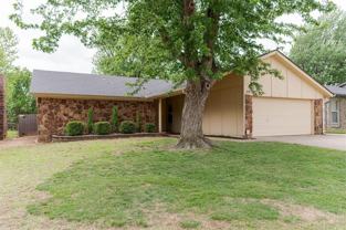 320 Elwood Dr - Photo 1 of 1