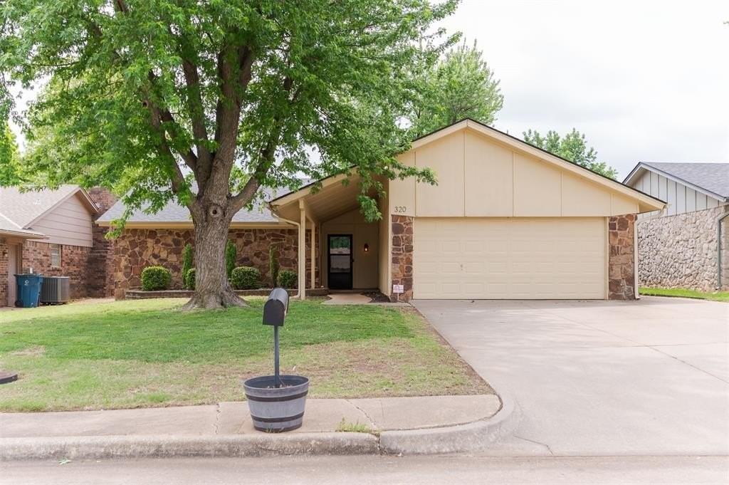 320 Elwood Dr - Photo 2 of 34