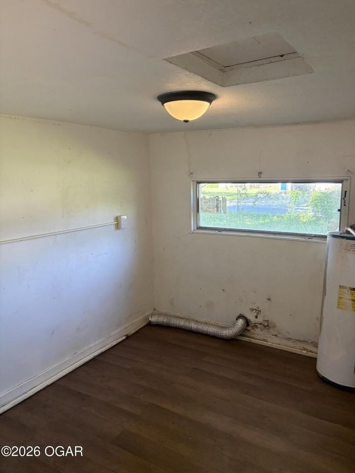 802 E 17th St - Photo 4 of 5