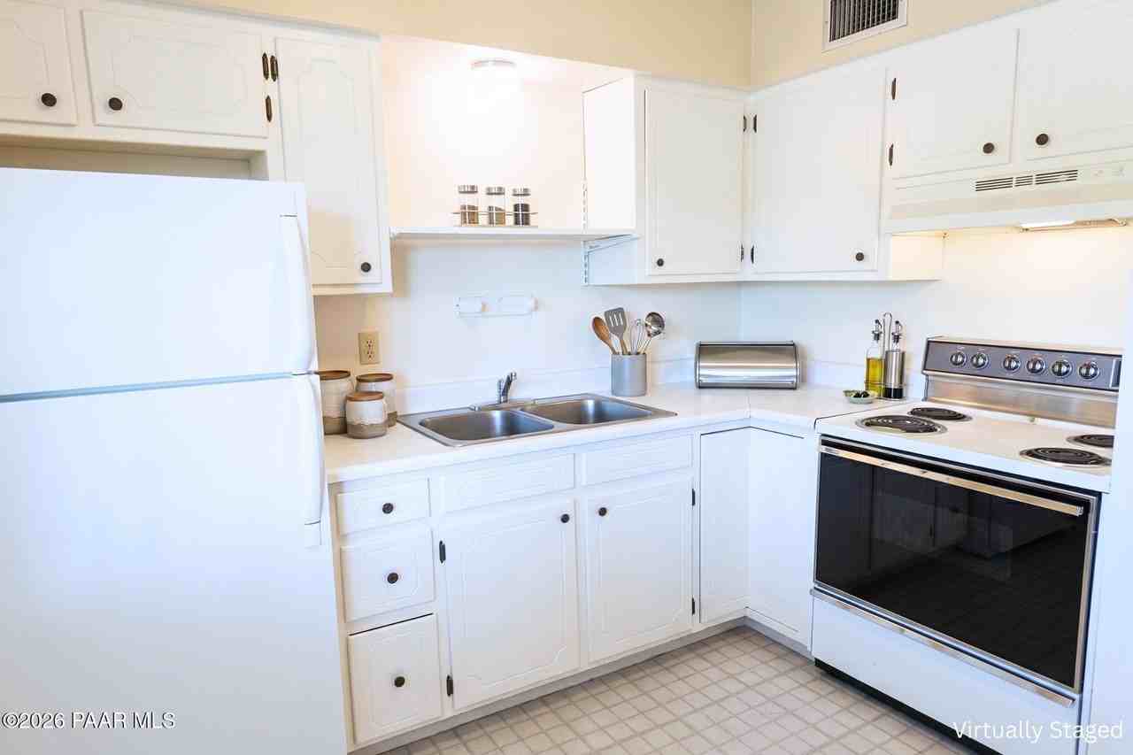5901 E Fairmount St #B - Photo 3 of 5