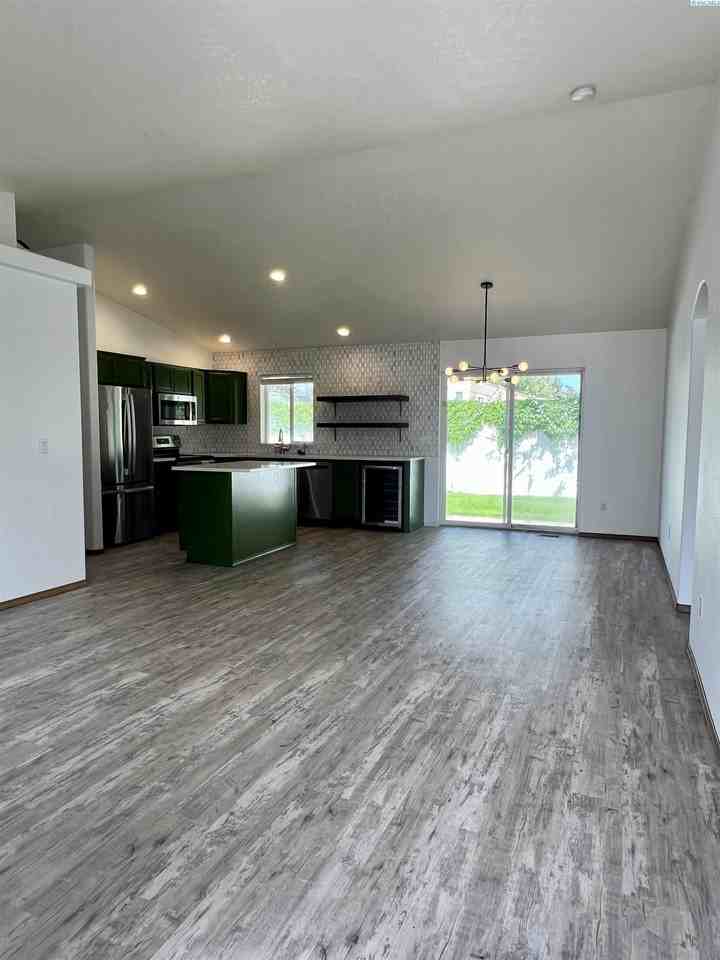 1574 Foxglove Ave - Photo 3 of 14