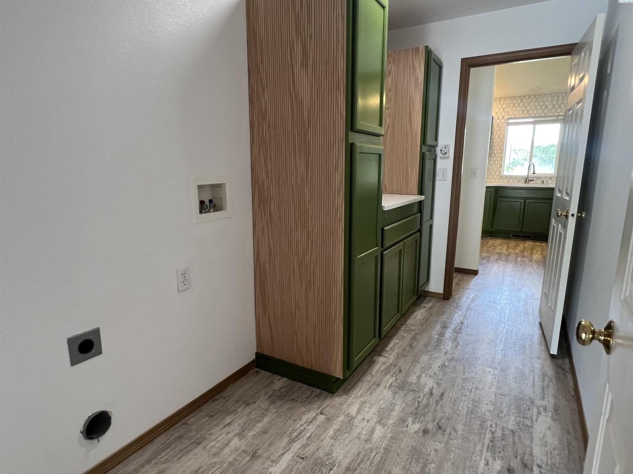 1574 Foxglove Ave - Photo 6 of 14