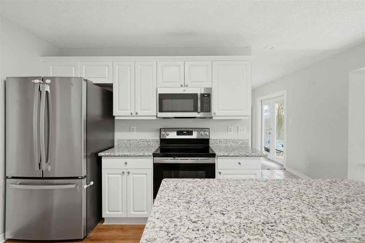519 Batten Blvd - Photo 3 of 34