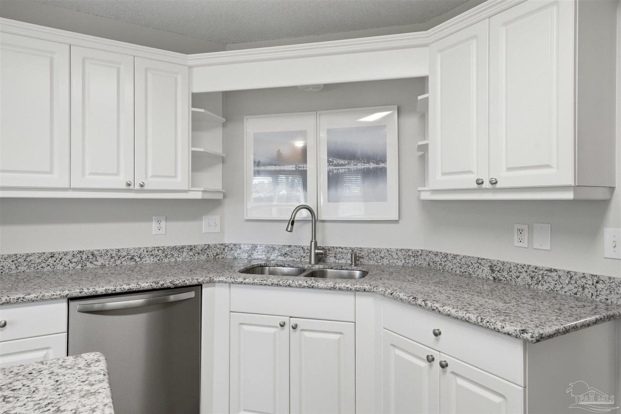 519 Batten Blvd - Photo 7 of 34