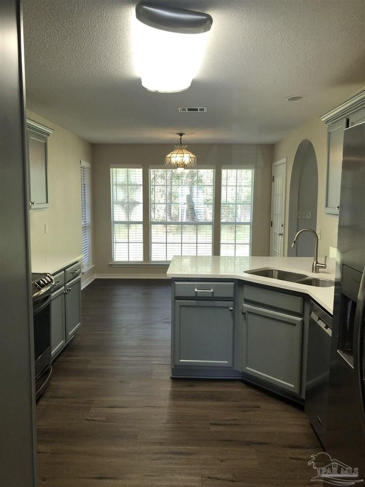 1044 Woodlore Cir - Photo 4 of 22