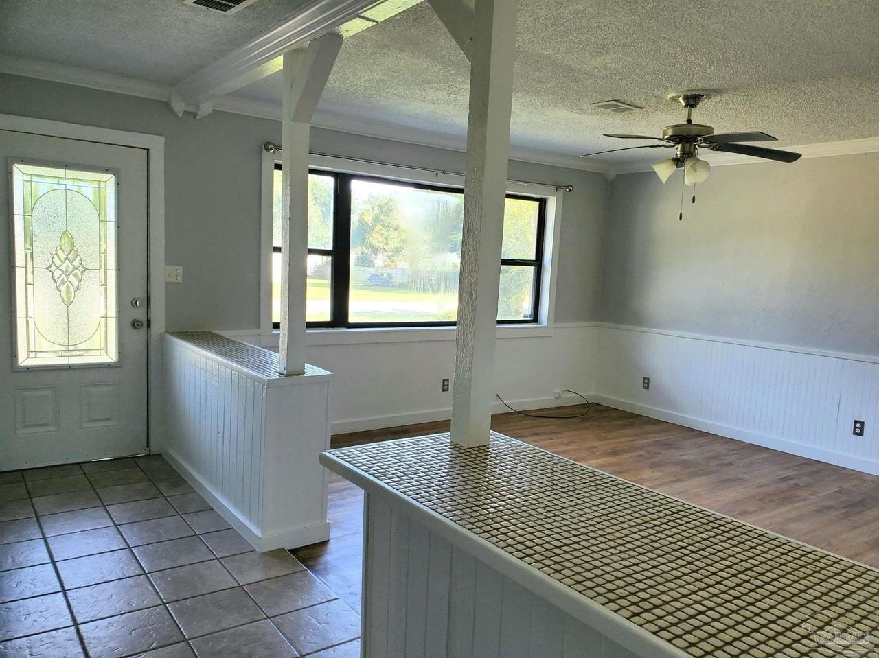 379 N 57th Ave - Photo 2 of 22