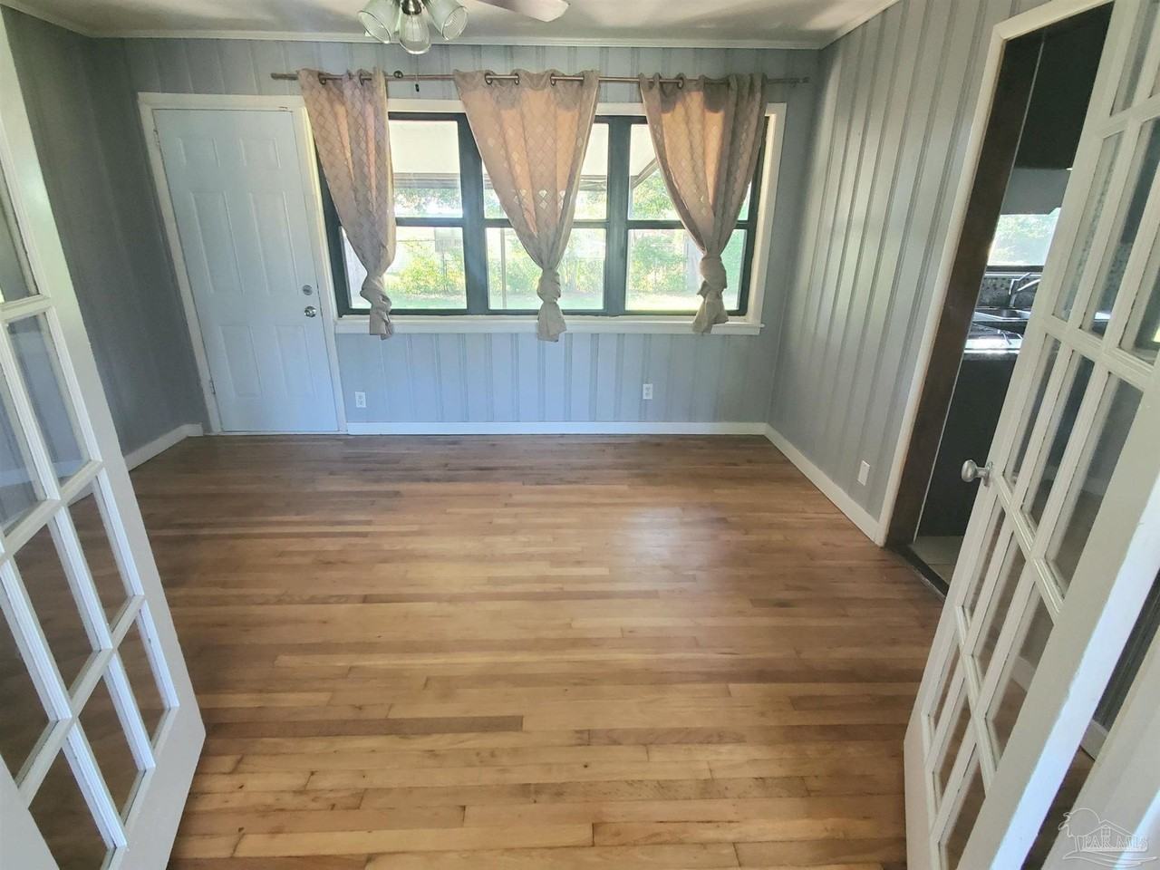 379 N 57th Ave - Photo 5 of 22