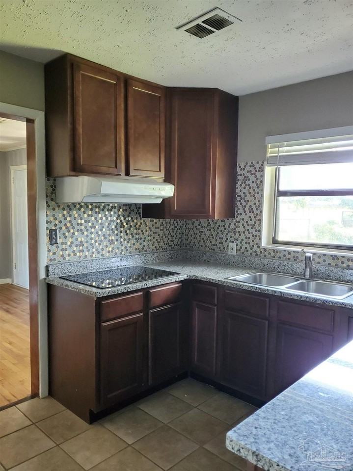379 N 57th Ave - Photo 7 of 22