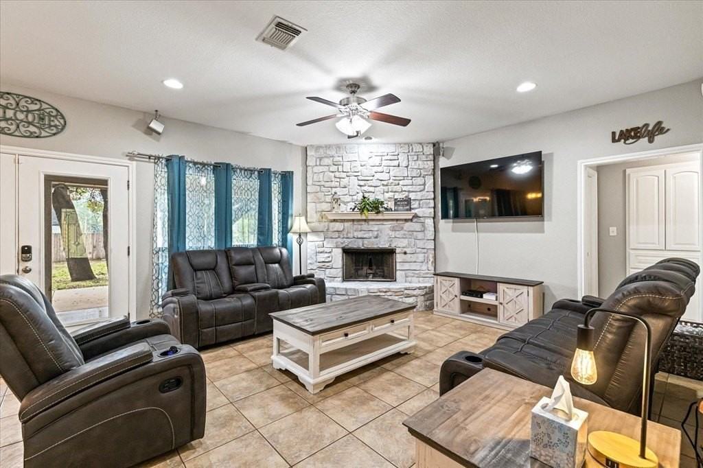 1609 Cheyenne Trl - Photo 4 of 33