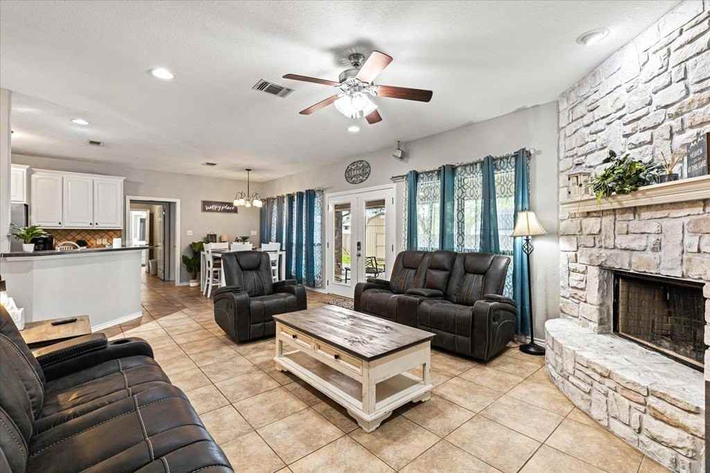 1609 Cheyenne Trl - Photo 5 of 33